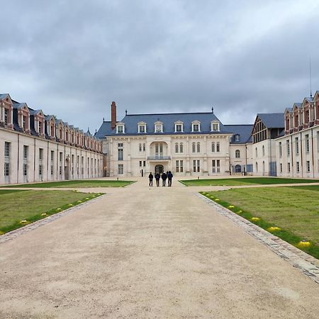 Appartement Vintage Avec Vue Sur Le Chateau Pierrefonds Luaran gambar