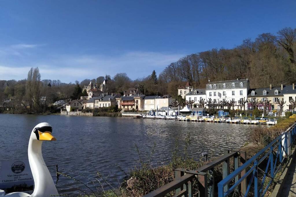 Appartement Vintage Avec Vue Sur Le Chateau Pierrefonds Luaran gambar