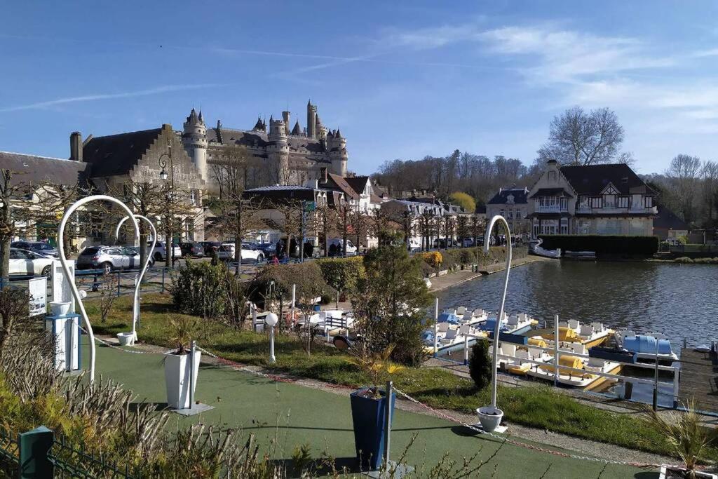 Appartement Vintage Avec Vue Sur Le Chateau Pierrefonds Luaran gambar