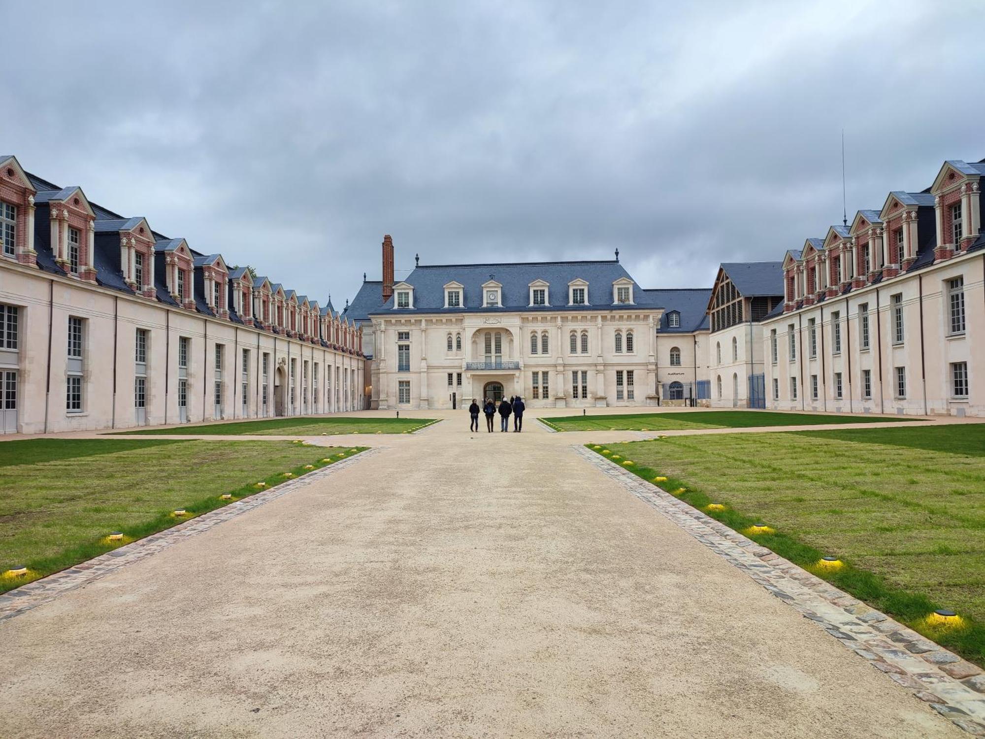 Appartement Vintage Avec Vue Sur Le Chateau Pierrefonds Luaran gambar